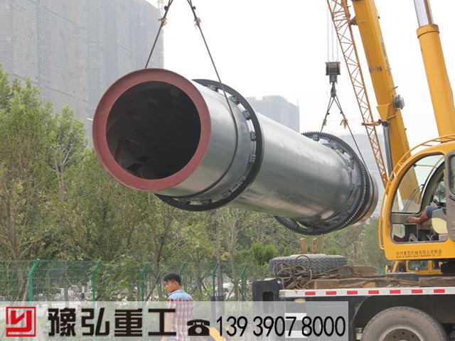 酒糟烘干機(jī)設(shè)備裝車準(zhǔn)備發(fā)貨 酒糟烘干機(jī)設(shè)備裝車準(zhǔn)備發(fā)貨